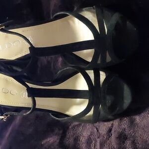EUC Aldo black open toe t-strap strappy high heel sandals. Size 9